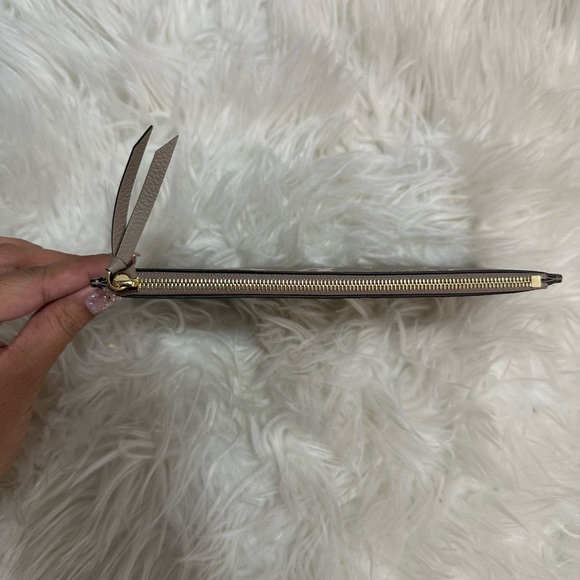 🌟SOLD🌟 BRAND NEW Louis Vuitton bicolor zipped pouch - Picture 2 of 3